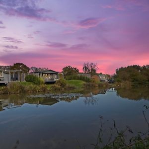 Choller Lake Lodges - Primrose Cabin With Private Hot Tub 아룬델 Exterior photo