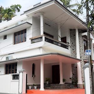 Kochi Hosted By Resmi Jayalal 아파트 Exterior photo