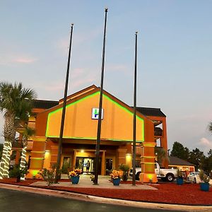 Home Town Inn & Suites 크레스트뷰 Exterior photo