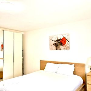 Large Room In Schuttrange Free Parking 10Mins To Airport Excellent Customer Services 룩셈부르크 Exterior photo