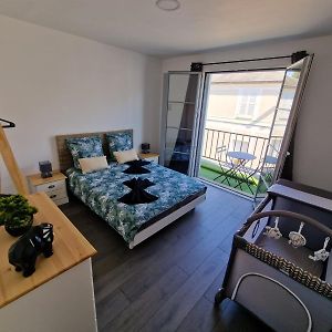 Appartement Hyper Centre Cosy Avec Balcon 샤토덩 Exterior photo