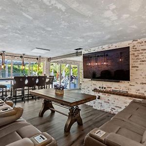 Villa With Outdoor Sauna, Outdoor Bar And Pergola With Games 마이애미 Exterior photo