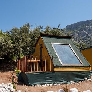 Goat Bungalow And Camping 호텔 파랄리아 Exterior photo