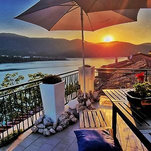 카스텔 디 토라 La Terrazza Sul Lago 빌라 Exterior photo