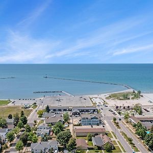 Snyders Shoreline Inn 러딩턴 Exterior photo