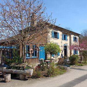 Hédé Ille Flottante, Maison Eclusiere Et Hebergements Insolites Sur Le Canal B&B Exterior photo