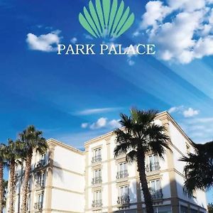 Park Palace Hotel 키레니아 Exterior photo
