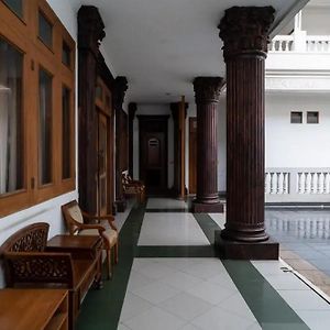 Puri Saras Bintaro Syariah Mitra Reddoorz 호텔 Jurangmanggu Exterior photo