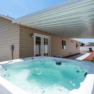 Fully Stocked Home With Hot Tub And Private Yard 오그던 Exterior photo