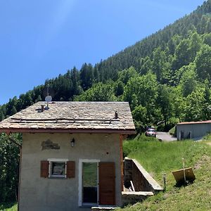 Torre di Santa Maria Agriturismo Mondolegro - Chiesa In Valmalenco 아파트 Exterior photo