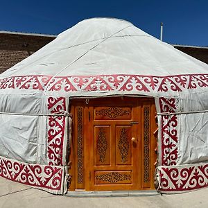 Traditional Yurts - Ulgii Guest House Exterior photo