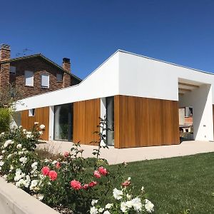 엔트레나 Passivhaus Con Jardin En La Rioja 빌라 Exterior photo