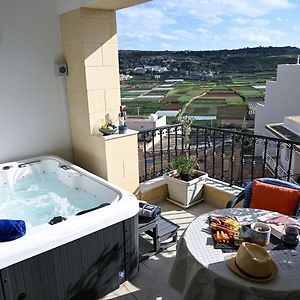 멜리에하 Ta'Lonza Luxury Near Goldenbay With Hot Tub App3 아파트 Exterior photo