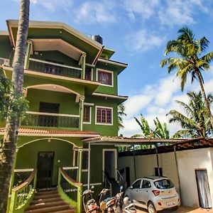 Super Oyo Pradeep Guest House Near Baga Beach Exterior photo