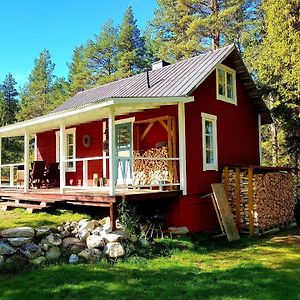 Blattniksele Charmantes Ferienhaus In Der Wildnis Lapplands 빌라 Exterior photo