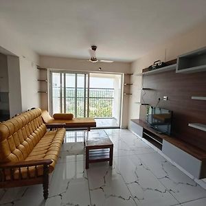 Sky Oasis: Luxe 3Bhk Apartment. 트리반드룸 Exterior photo