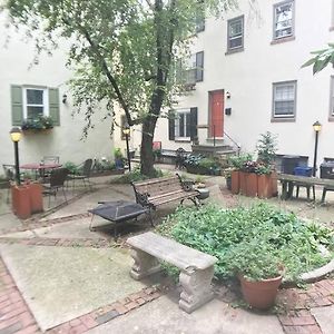 Center City Townhome In Quiet Courtyard 필라델피아 Exterior photo