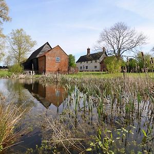 할레스톤 Brook Farm 빌라 Exterior photo