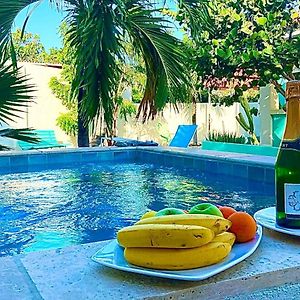 Beautiful And Spacious Mediterranean Villa On Palm Beach 팜비치 Exterior photo