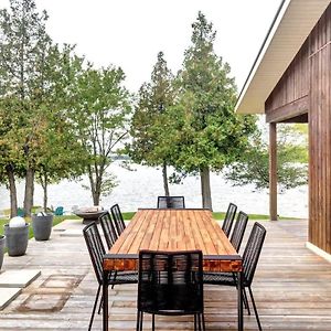 Delta Stunning Waterfront Escape With European Flair 빌라 Exterior photo