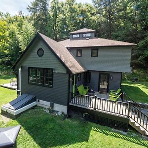 Berkshire Vacation Rentals: Spacious & Serene Berkshires Retreat In The Woods 웨스트스톡브리지 Exterior photo