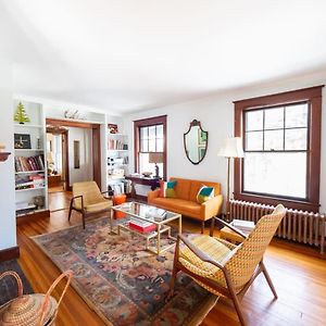 Classic Stockbridge Cottage Exterior photo