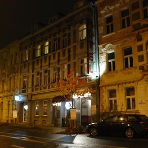 Hotel Clochard 호무토프 Exterior photo