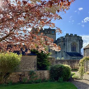 The Garden Suites At Snape Castle Mews 비데일 Exterior photo