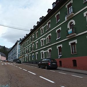 Collarada Avairent Canfranc Estacion Exterior photo