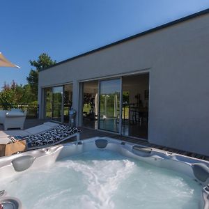 Les Fumades-Les Bains Double Chambre Piscine, Spa, Jardin, Parc En Bordure De Riviere B&B Exterior photo