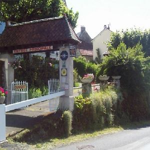 Les Tilleuls 호텔 Saint-Cirgues-de-Jordanne Exterior photo