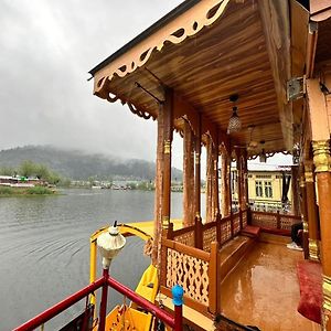 Houseboat New Jahangir And Morning Car Srīnagar Exterior photo