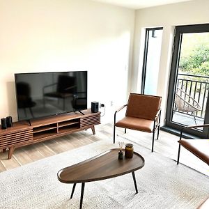 Modern Luxury Apartment In 퀸시 Exterior photo