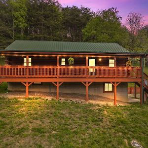 New July Promotion- King Bed Covered Porch ,Hottub, Firepit, Xbox-Game Rm,Wi-Fi-Hiking, Hills 로건 Exterior photo