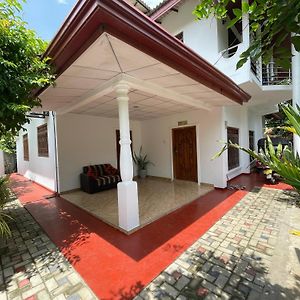 Lanka Holiday Home 아누라다푸라 Exterior photo