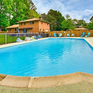 Updated High Point Retreat With Pool And Backyard 빌라 Exterior photo