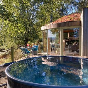 Luxury Romantic Roundhouse And Hot Tub For Two 글라스고 Exterior photo