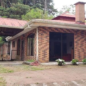 Alto del Roble Casa Bonilla El Tirol Heredia Cr 빌라 Exterior photo