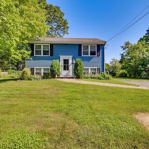 Bright Narragansett Beach Escape With Deck And Yard! 빌라 Exterior photo