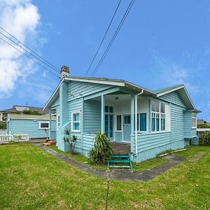 Green Getaway- Unique, 4 Bedroom Bungalow Papakura 오클랜드 Exterior photo