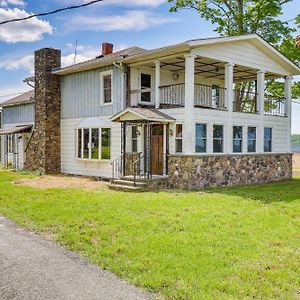 Wellsboro Farmhouse With Grill And Fire Pit! 빌라 Exterior photo