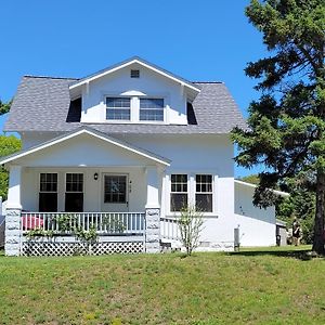 Oscoda Hilltop Haven - Great Location Near Beach! 빌라 Exterior photo