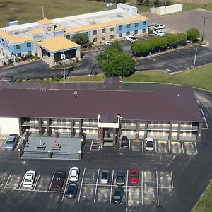 Oyo Hotel Brownsville Tn I-40 Exterior photo