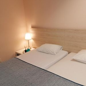 6 Beds Furnished Apartment At Prime Location 후딕스발 Exterior photo