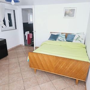 3 Rue Maurice Utrillo 호텔 부르앙브레스 Room photo