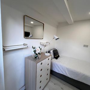 Lovely Ensuite Room In Corby 로킹엄 Exterior photo