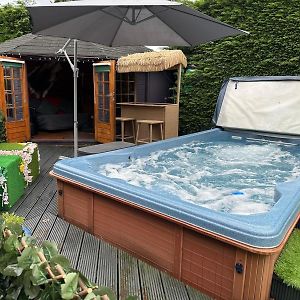 Romantic Swiss Cabin Hideaway & Hot Tub Spa Pool 챈들러스 포드 Exterior photo