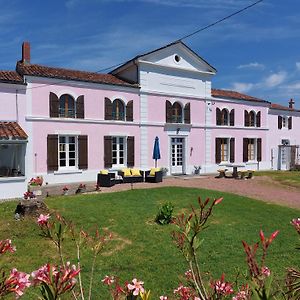 Saint-Jean-dʼAngély Maison Rouge B&B Exterior photo