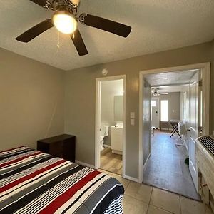 One Bed 1 Bath With Full Kitchen Near Fort Sill 로턴 Exterior photo