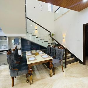 하이데라바드 Luxurious Garden View Duplex 빌라 Exterior photo